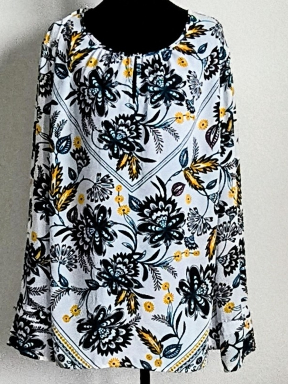 Liz Claiborne Woman Floral Print Blouse in Black, White, Teal, Brown, Yellow